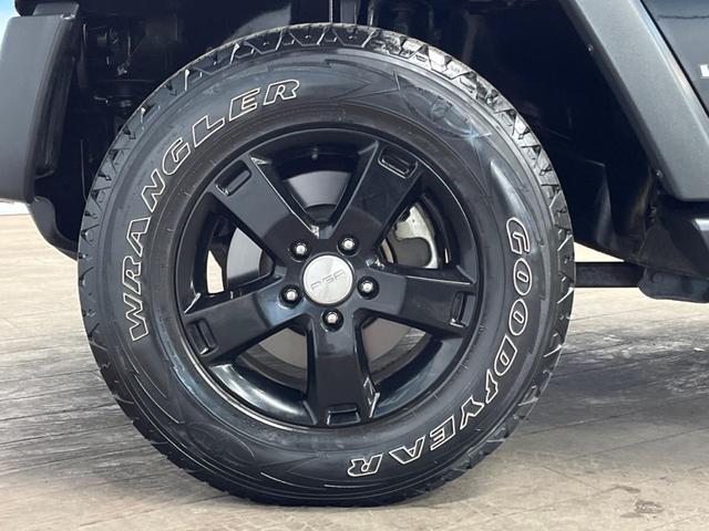 ジープ・ラングラーアンリミテッド スポーツ クルーズコントロール SDナビ フルセグTV Bluetooth ブラックハードトップ 禁煙車 純正17インチアルミ オートエアコン LEDヘッドライト フロントリアフォグランプ ETC(29枚目)