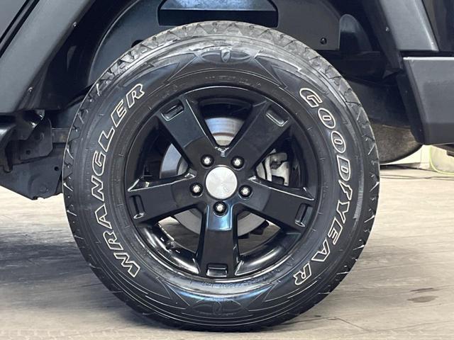 ジープ・ラングラーアンリミテッド スポーツ クルーズコントロール SDナビ フルセグTV Bluetooth ブラックハードトップ 禁煙車 純正17インチアルミ オートエアコン LEDヘッドライト フロントリアフォグランプ ETC(30枚目)
