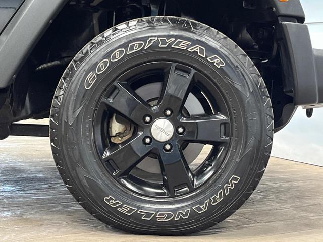 ジープ・ラングラーアンリミテッド スポーツ クルーズコントロール SDナビ フルセグTV Bluetooth ブラックハードトップ 禁煙車 純正17インチアルミ オートエアコン LEDヘッドライト フロントリアフォグランプ ETC(32枚目)