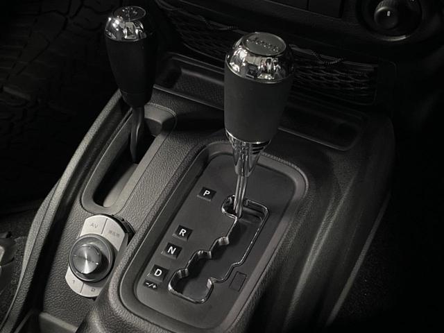 ジープ・ラングラーアンリミテッド スポーツ クルーズコントロール SDナビ フルセグTV Bluetooth ブラックハードトップ 禁煙車 純正17インチアルミ オートエアコン LEDヘッドライト フロントリアフォグランプ ETC(40枚目)