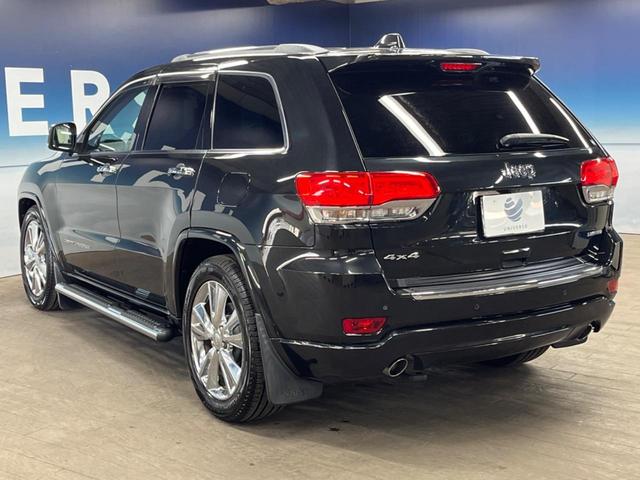 ジープ・グランドチェロキー リミテッド　純正ナビ　フルセグ　フロント・サイド・バックカメラ　エアサスペンション　パークアシスト　黒革シート　シートヒーター　パワーシート　パワーバックドア　オートハイビーム　フォグライト　オートエアコン（26枚目）