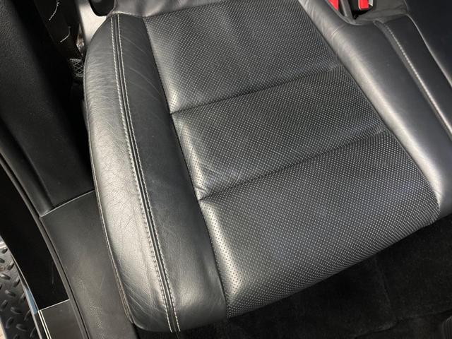 ジープ・グランドチェロキー リミテッド　純正ナビ　フルセグ　フロント・サイド・バックカメラ　エアサスペンション　パークアシスト　黒革シート　シートヒーター　パワーシート　パワーバックドア　オートハイビーム　フォグライト　オートエアコン（29枚目）