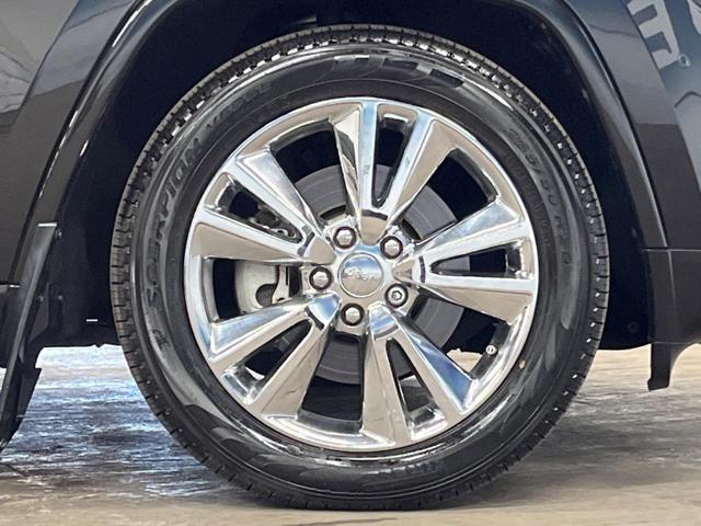 ジープ・グランドチェロキー リミテッド　純正ナビ　フルセグ　フロント・サイド・バックカメラ　エアサスペンション　パークアシスト　黒革シート　シートヒーター　パワーシート　パワーバックドア　オートハイビーム　フォグライト　オートエアコン（32枚目）