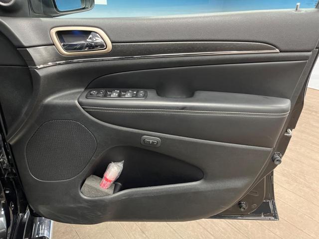 ジープ・グランドチェロキー リミテッド　純正ナビ　フルセグ　フロント・サイド・バックカメラ　エアサスペンション　パークアシスト　黒革シート　シートヒーター　パワーシート　パワーバックドア　オートハイビーム　フォグライト　オートエアコン（35枚目）