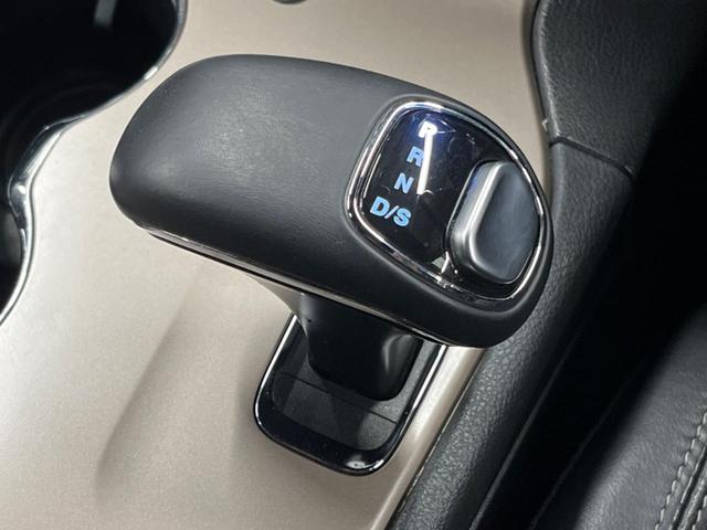 ジープ・グランドチェロキー リミテッド　純正ナビ　フルセグ　フロント・サイド・バックカメラ　エアサスペンション　パークアシスト　黒革シート　シートヒーター　パワーシート　パワーバックドア　オートハイビーム　フォグライト　オートエアコン（42枚目）