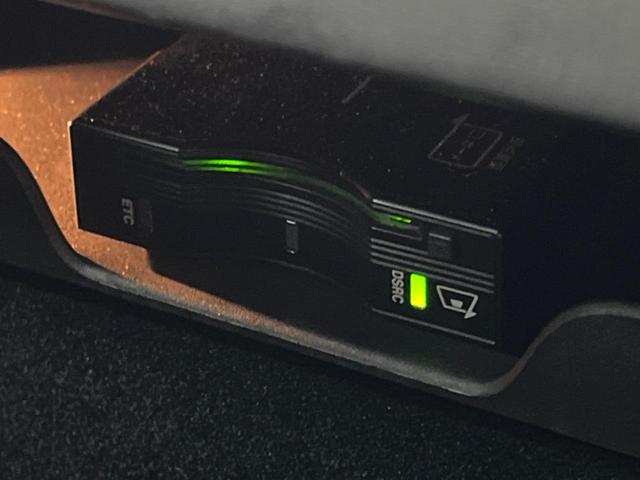 ジープ・グランドチェロキー リミテッド　純正ナビ　フルセグ　フロント・サイド・バックカメラ　エアサスペンション　パークアシスト　黒革シート　シートヒーター　パワーシート　パワーバックドア　オートハイビーム　フォグライト　オートエアコン（45枚目）