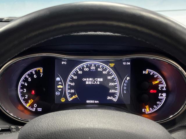 ジープ・グランドチェロキー リミテッド　純正ナビ　フルセグ　フロント・サイド・バックカメラ　エアサスペンション　パークアシスト　黒革シート　シートヒーター　パワーシート　パワーバックドア　オートハイビーム　フォグライト　オートエアコン（55枚目）