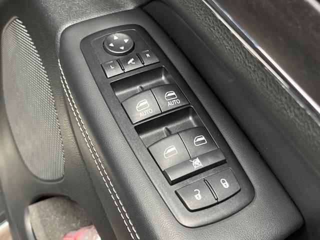 ジープ・グランドチェロキー リミテッド　純正ナビ　フルセグ　フロント・サイド・バックカメラ　エアサスペンション　パークアシスト　黒革シート　シートヒーター　パワーシート　パワーバックドア　オートハイビーム　フォグライト　オートエアコン（56枚目）