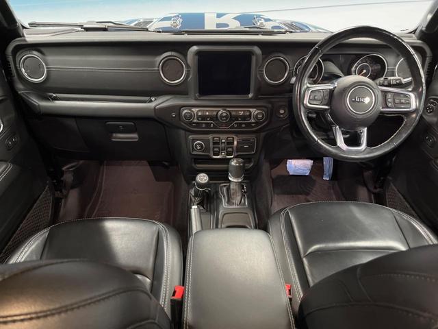 ジープ・ラングラーアンリミテッド サハラ　純正ナビ　フルセグ　バックカメラ　アダプティブクルーズコントロール　ブラインドスポットアシスト　黒革シート　シートヒーター　ＬＥＤヘッドライト　ＬＥＤフォグライト　オートハイビーム　スマートエントリー（2枚目）