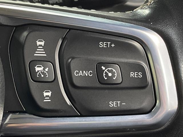 ジープ・ラングラーアンリミテッド サハラ　純正ナビ　フルセグ　バックカメラ　アダプティブクルーズコントロール　ブラインドスポットアシスト　黒革シート　シートヒーター　ＬＥＤヘッドライト　ＬＥＤフォグライト　オートハイビーム　スマートエントリー（6枚目）