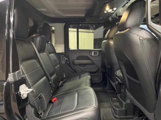 ジープ・ラングラーアンリミテッド サハラ　純正ナビ　フルセグ　バックカメラ　アダプティブクルーズコントロール　ブラインドスポットアシスト　黒革シート　シートヒーター　ＬＥＤヘッドライト　ＬＥＤフォグライト　オートハイビーム　スマートエントリー（10枚目）