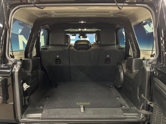 ジープ・ラングラーアンリミテッド サハラ　純正ナビ　フルセグ　バックカメラ　アダプティブクルーズコントロール　ブラインドスポットアシスト　黒革シート　シートヒーター　ＬＥＤヘッドライト　ＬＥＤフォグライト　オートハイビーム　スマートエントリー（11枚目）