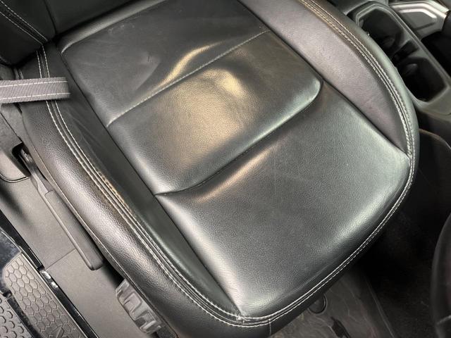 ジープ・ラングラーアンリミテッド サハラ　純正ナビ　フルセグ　バックカメラ　アダプティブクルーズコントロール　ブラインドスポットアシスト　黒革シート　シートヒーター　ＬＥＤヘッドライト　ＬＥＤフォグライト　オートハイビーム　スマートエントリー（27枚目）