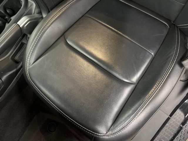 ジープ・ラングラーアンリミテッド サハラ　純正ナビ　フルセグ　バックカメラ　アダプティブクルーズコントロール　ブラインドスポットアシスト　黒革シート　シートヒーター　ＬＥＤヘッドライト　ＬＥＤフォグライト　オートハイビーム　スマートエントリー（28枚目）