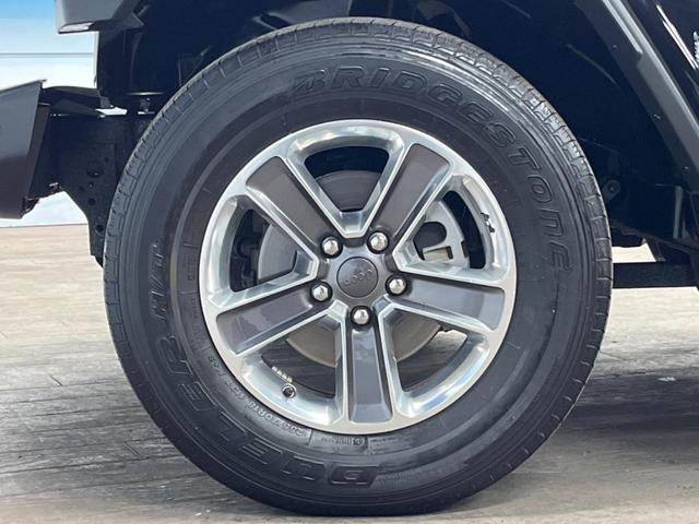 ジープ・ラングラーアンリミテッド サハラ　純正ナビ　フルセグ　バックカメラ　アダプティブクルーズコントロール　ブラインドスポットアシスト　黒革シート　シートヒーター　ＬＥＤヘッドライト　ＬＥＤフォグライト　オートハイビーム　スマートエントリー（32枚目）