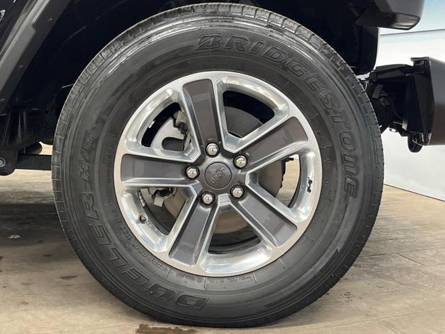 ジープ・ラングラーアンリミテッド サハラ　純正ナビ　フルセグ　バックカメラ　アダプティブクルーズコントロール　ブラインドスポットアシスト　黒革シート　シートヒーター　ＬＥＤヘッドライト　ＬＥＤフォグライト　オートハイビーム　スマートエントリー（33枚目）