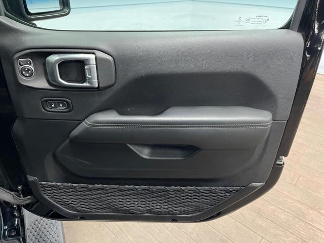 ジープ・ラングラーアンリミテッド サハラ　純正ナビ　フルセグ　バックカメラ　アダプティブクルーズコントロール　ブラインドスポットアシスト　黒革シート　シートヒーター　ＬＥＤヘッドライト　ＬＥＤフォグライト　オートハイビーム　スマートエントリー（35枚目）