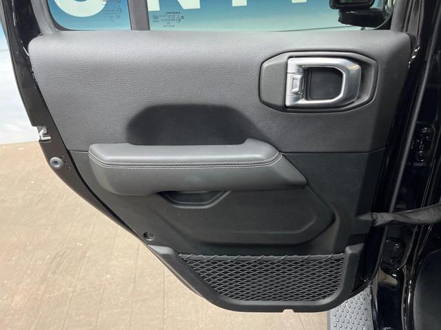 ジープ・ラングラーアンリミテッド サハラ　純正ナビ　フルセグ　バックカメラ　アダプティブクルーズコントロール　ブラインドスポットアシスト　黒革シート　シートヒーター　ＬＥＤヘッドライト　ＬＥＤフォグライト　オートハイビーム　スマートエントリー（38枚目）