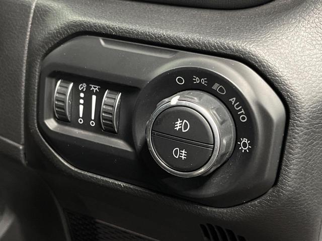 ジープ・ラングラーアンリミテッド サハラ　純正ナビ　フルセグ　バックカメラ　アダプティブクルーズコントロール　ブラインドスポットアシスト　黒革シート　シートヒーター　ＬＥＤヘッドライト　ＬＥＤフォグライト　オートハイビーム　スマートエントリー（57枚目）