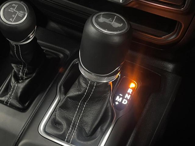 ジープ・ラングラーアンリミテッド サハラ　純正ナビ　Ａｐｐｌｅｃａｒｐｌａｙ　フルセグ　フロント・サイド・バックカメラ　アダプティブクルーズコントロール　ブラインドスポットアシスト　黒革シート　シートヒーター　デュアルオートエアコン　ＥＴＣ（12枚目）