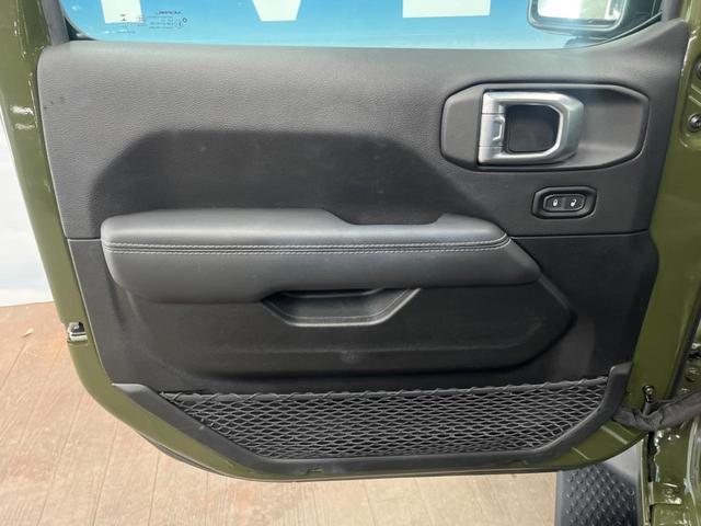 ジープ・ラングラーアンリミテッド サハラ　純正ナビ　Ａｐｐｌｅｃａｒｐｌａｙ　フルセグ　フロント・サイド・バックカメラ　アダプティブクルーズコントロール　ブラインドスポットアシスト　黒革シート　シートヒーター　デュアルオートエアコン　ＥＴＣ（33枚目）