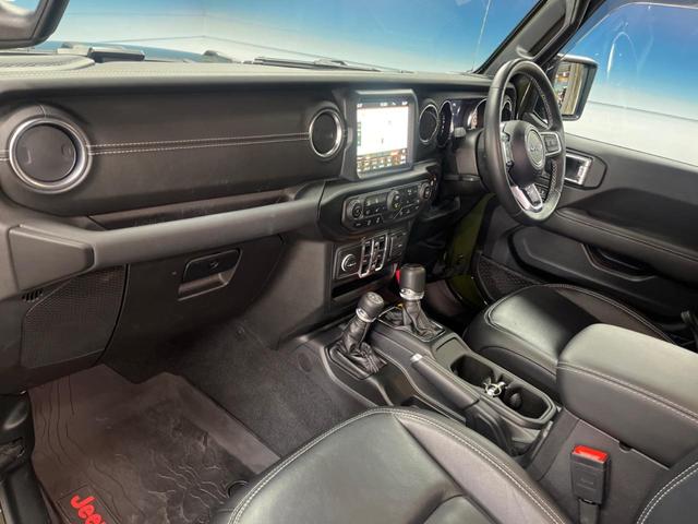 ジープ・ラングラーアンリミテッド サハラ　純正ナビ　Ａｐｐｌｅｃａｒｐｌａｙ　フルセグ　フロント・サイド・バックカメラ　アダプティブクルーズコントロール　ブラインドスポットアシスト　黒革シート　シートヒーター　デュアルオートエアコン　ＥＴＣ（35枚目）