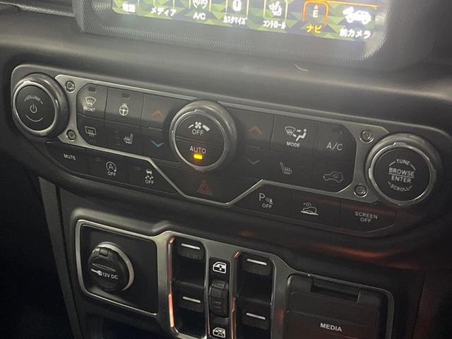 ジープ・ラングラーアンリミテッド サハラ　純正ナビ　Ａｐｐｌｅｃａｒｐｌａｙ　フルセグ　フロント・サイド・バックカメラ　アダプティブクルーズコントロール　ブラインドスポットアシスト　黒革シート　シートヒーター　デュアルオートエアコン　ＥＴＣ（44枚目）