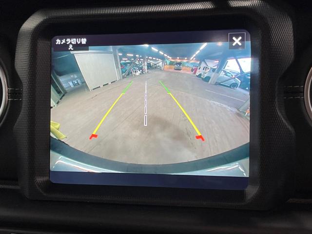 ジープ・ラングラーアンリミテッド サハラ　純正ナビ　フルセグ　Ａｐｐｌｅｃａｒｐｌａｙ　フロント・サイド・バックカメラ　アダプティブクルーズコントロール　パークセンサー　黒革シート　シートヒーター　ＬＥＤヘッドライト　ＬＥＤフォグライト（6枚目）