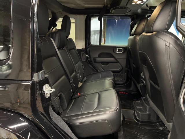 ジープ・ラングラーアンリミテッド サハラ　純正ナビ　フルセグ　Ａｐｐｌｅｃａｒｐｌａｙ　フロント・サイド・バックカメラ　アダプティブクルーズコントロール　パークセンサー　黒革シート　シートヒーター　ＬＥＤヘッドライト　ＬＥＤフォグライト（9枚目）