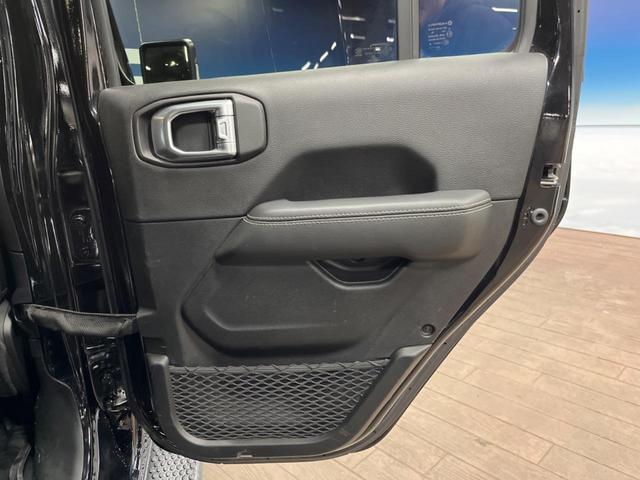 ジープ・ラングラーアンリミテッド サハラ　純正ナビ　フルセグ　Ａｐｐｌｅｃａｒｐｌａｙ　フロント・サイド・バックカメラ　アダプティブクルーズコントロール　パークセンサー　黒革シート　シートヒーター　ＬＥＤヘッドライト　ＬＥＤフォグライト（32枚目）