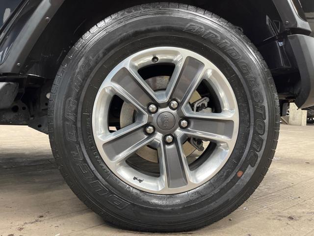 ジープ・ラングラーアンリミテッド サハラ　純正ナビ　フルセグ　Ａｐｐｌｅｃａｒｐｌａｙ　フロント・サイド・バックカメラ　アダプティブクルーズコントロール　パークセンサー　黒革シート　シートヒーター　ＬＥＤヘッドライト　ＬＥＤフォグライト（35枚目）