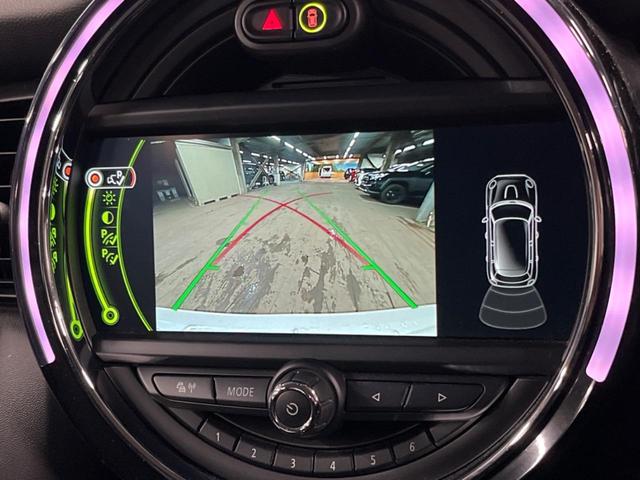 ＭＩＮＩ クーパーＳＤ　５ドア　ペッパーパッケージ　インテリジェントセーフティ　クルーズコントロール　ナビゲーションパッケージ　リアビューカメラ　パークディスタンスコントロール　純正１７インチアルミ　Ｂｌｕｅｔｏｏｔｈ（5枚目）