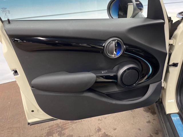 ＭＩＮＩ クーパーＳＤ　５ドア　ペッパーパッケージ　インテリジェントセーフティ　クルーズコントロール　ナビゲーションパッケージ　リアビューカメラ　パークディスタンスコントロール　純正１７インチアルミ　Ｂｌｕｅｔｏｏｔｈ（31枚目）