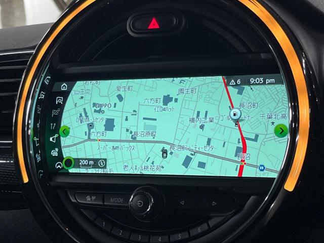 ＭＩＮＩ クーパー　クラブマン　ペッパーパッケージ　純正ナビ　リアビューカメラ　クルーズコントロール　Ｂｌｕｅｔｏｏｔｈ　コンフォートアクセス　エキサイトメントパッケージ　スルーローディングシステム　ＥＴＣ　禁煙車（4枚目）