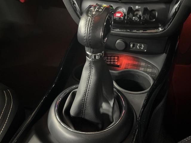 ＭＩＮＩ クーパー　クラブマン　ペッパーパッケージ　純正ナビ　リアビューカメラ　クルーズコントロール　Ｂｌｕｅｔｏｏｔｈ　コンフォートアクセス　エキサイトメントパッケージ　スルーローディングシステム　ＥＴＣ　禁煙車（13枚目）