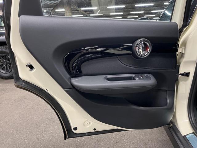 ＭＩＮＩ クーパー　クラブマン　ペッパーパッケージ　純正ナビ　リアビューカメラ　クルーズコントロール　Ｂｌｕｅｔｏｏｔｈ　コンフォートアクセス　エキサイトメントパッケージ　スルーローディングシステム　ＥＴＣ　禁煙車（33枚目）