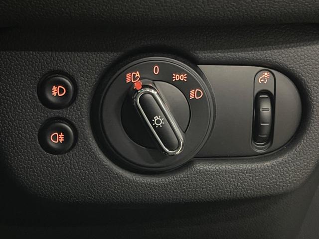 ＭＩＮＩ クーパー　クラブマン　ペッパーパッケージ　純正ナビ　リアビューカメラ　クルーズコントロール　Ｂｌｕｅｔｏｏｔｈ　コンフォートアクセス　エキサイトメントパッケージ　スルーローディングシステム　ＥＴＣ　禁煙車（48枚目）