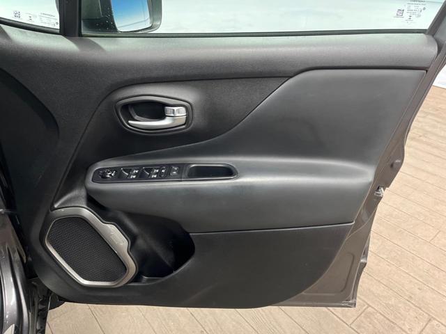 ジープ・レネゲード リミテッド 純正ナビ フルセグ Applecarplay バックカメラ アダプティブクルーズコントロール パークセンサー レーンセンサー ブラック革シート シートヒーター パワーシート LEDヘッドライト ETC(32枚目)