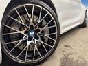 ●純正１９インチアルミホイール：輸入車ならではの卓越した走りを支えるホイールと足回りです！日本車の走りに慣れている方にもぜひ体感して頂きたいほど、高いレベルでまとまっています！