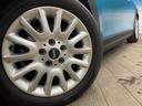 ●純正16インチアルミホイール:輸入車ならではの卓越した走りを支えるホイールと足回りです!日本車の走りに慣れている方にもぜひ体感して頂きたいほど、高いレベルでまとまっています!