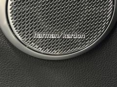 ●ｈａｒｍａｎ／ｋａｒｄｏｎサウンドシステム：オーディオ専門メーカーが手掛けるプレミアムスピーカーを装備。多数のスピーカーから、音の粒立ちまで分かる高品質な音楽をお楽しみいただけます。 5