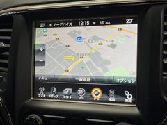 ●純正ナビ：一体感のあるナビは、高級感ある車内を演出してくれます。Ｂｌｕｅｔｏｏｔｈ再生などオーディオ機能も充実しておりますので、運転もより楽しめます♪ 4