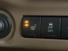●フロントシートヒーティング：運転席・助手席共に三段階で調節が可能なシートヒーターを装備しております。季節を問わず快適にご使用いただけます。 4