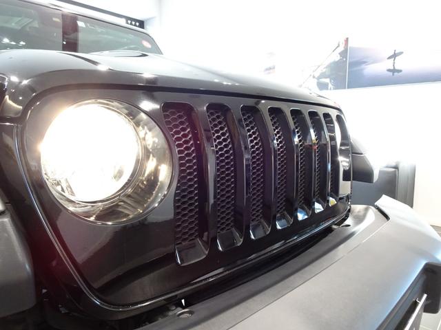 ジープ・ラングラーアンリミテッド ウィリス　アダプティブクルーズコントロール　Ｂｌｕｅｔｏｏｔｈ　ＡｐｐｌｅＣａｒＰｌａｙ　フロントカメラ　サイドカメラ　バックカメラ　純正１７インチアルミホイール　ＥＴＣ　認定中古車保証付き（10枚目）