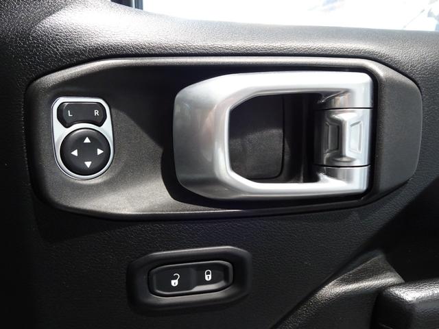 ジープ・ラングラーアンリミテッド ウィリス　アダプティブクルーズコントロール　Ｂｌｕｅｔｏｏｔｈ　ＡｐｐｌｅＣａｒＰｌａｙ　フロントカメラ　サイドカメラ　バックカメラ　純正１７インチアルミホイール　ＥＴＣ　認定中古車保証付き（29枚目）
