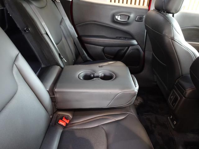 アームレストもしっかりと標準装備です