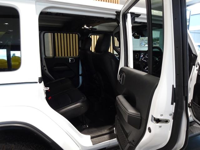 ジープ・ラングラーアンリミテッド ワンオーナー 黒革シ-ト LEDライト Bカメラ Bluetooth純正ナビ 前後ドラレコ AppleCarPlay ナビ フルセグTV レーダーブレーキ BMS Bカメラ ETC 純正アルミ(18枚目)