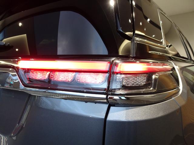 ジープ・コマンダー リミテッド ディーゼル 7人乗り 3列シート 純正ナビ・全周囲カメラ・CarPlay・Bluetooth・スマートキー・LEDライト・純正18インチAW・コーナーセンサー・パワーバックドア・シートヒーター・ETC(13枚目)