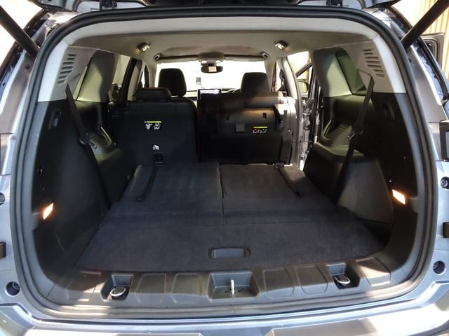 ジープ・コマンダー リミテッド ディーゼル 7人乗り 3列シート 純正ナビ・全周囲カメラ・CarPlay・Bluetooth・スマートキー・LEDライト・純正18インチAW・コーナーセンサー・パワーバックドア・シートヒーター・ETC(17枚目)