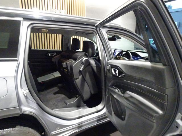 ジープ・コマンダー リミテッド ディーゼル 7人乗り 3列シート 純正ナビ・全周囲カメラ・CarPlay・Bluetooth・スマートキー・LEDライト・純正18インチAW・コーナーセンサー・パワーバックドア・シートヒーター・ETC(19枚目)